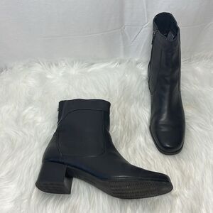 Blondo Black Leather Side Zip Ankle Booties Sz 10
